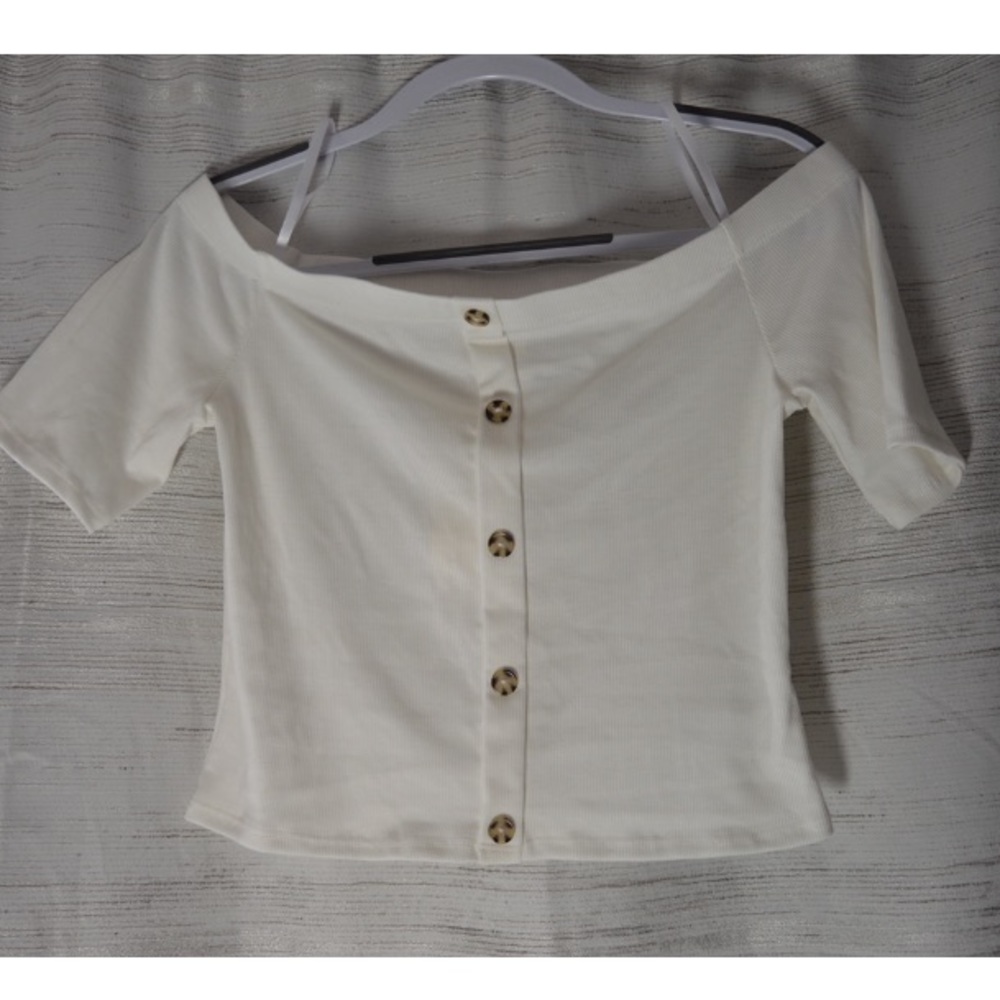 Off the shoulder tee!
